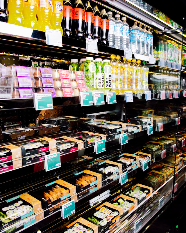 Frische Sushi Platte mit Nigiri und Maki — Sushi Supply Hamburg